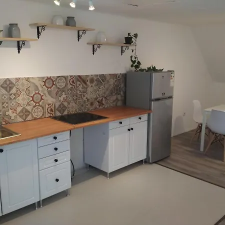 Lofti Apartman شقة *