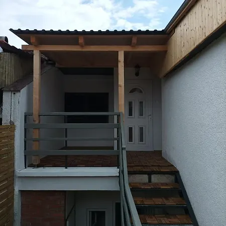 شقة Lofti Apartman