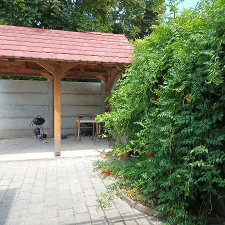 شقة Lofti Apartman