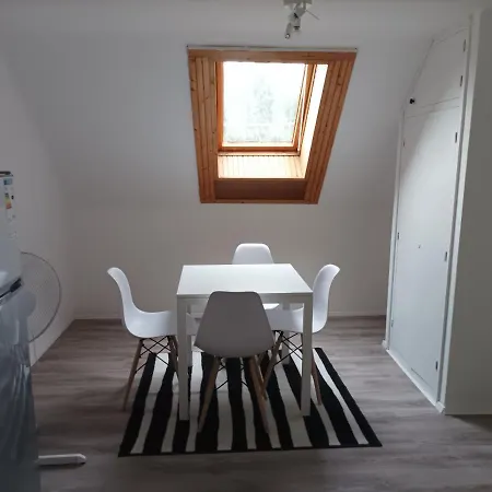شقة Lofti Apartman *